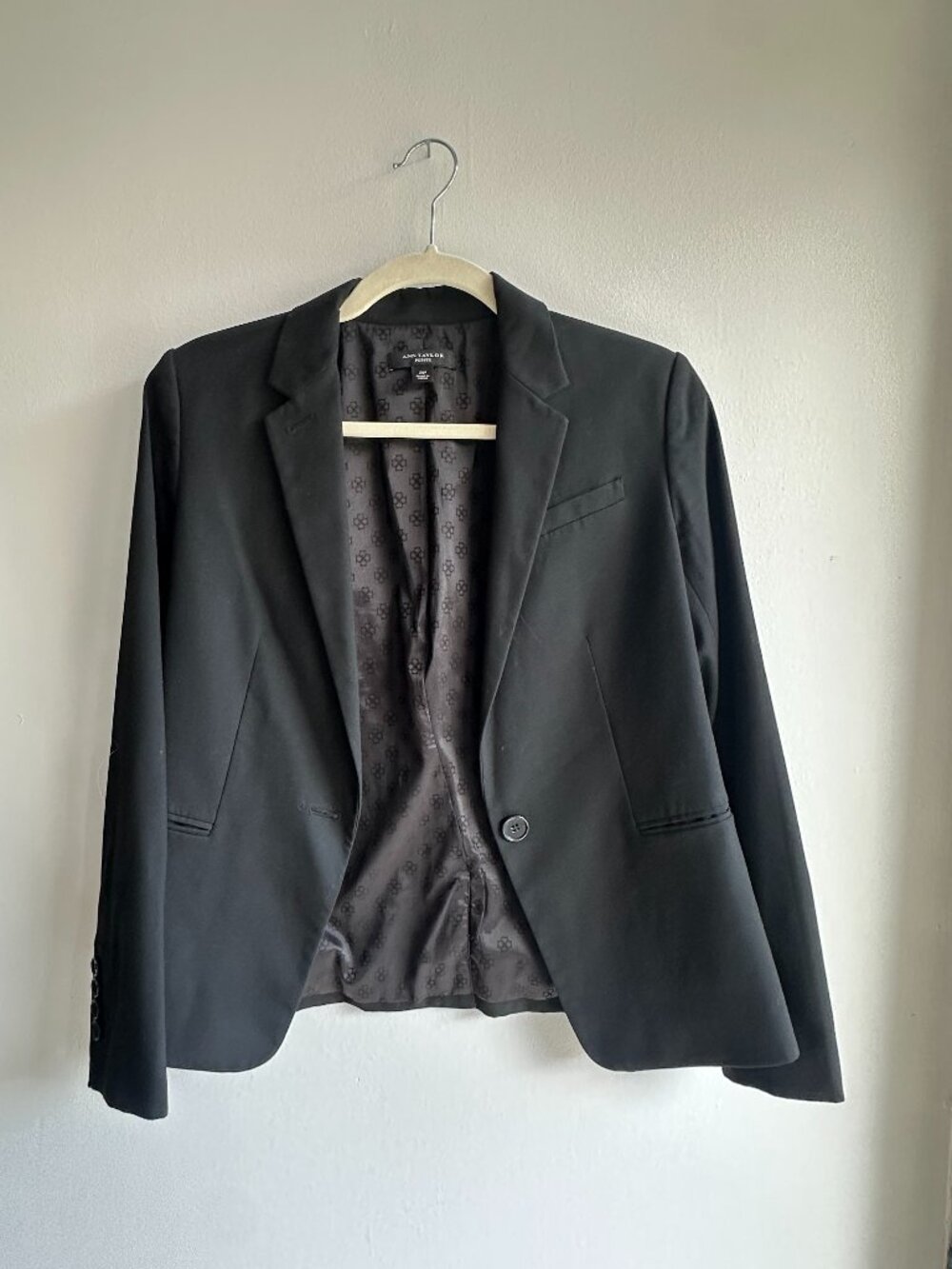 Ann Taylor Black Blazer 2P